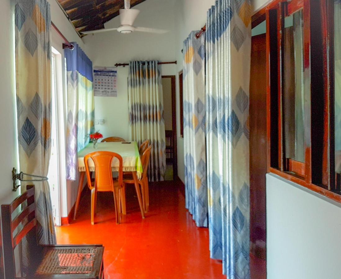 Hikkaduwa Backyard Beach Homestay 갈레 외부 사진